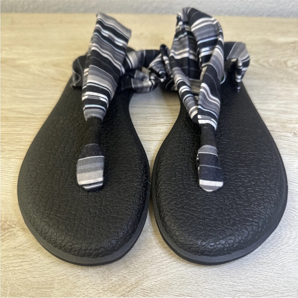 Sanuk Yoga Sling 2 Prints Black/Gray Stripe Fabric Yoga Mat Sandals Women Sz 7